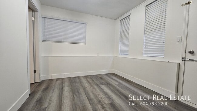 Photo - 1587 Stayte Rd Unit B