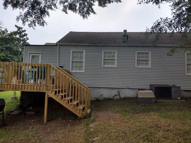 8466 Fairview Dr