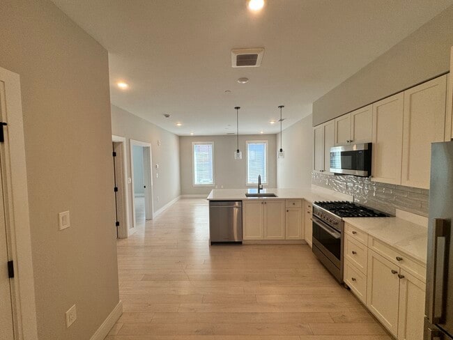 Building Photo - 203 Green St Unit 2 Rental