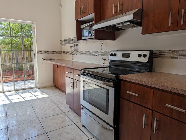 Photo - 960 NE 214th Ln