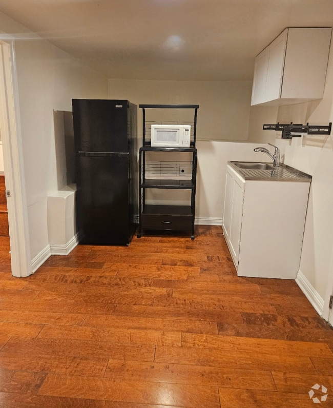 Building Photo - 837 N Herbert Ave Rental