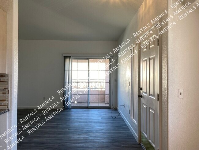 Photo - 401 Amber Pine St