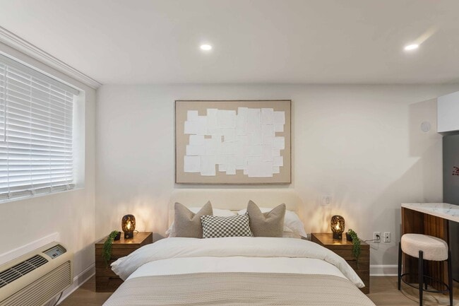 Building Photo - 7800 Lundy's Ln Unit 129