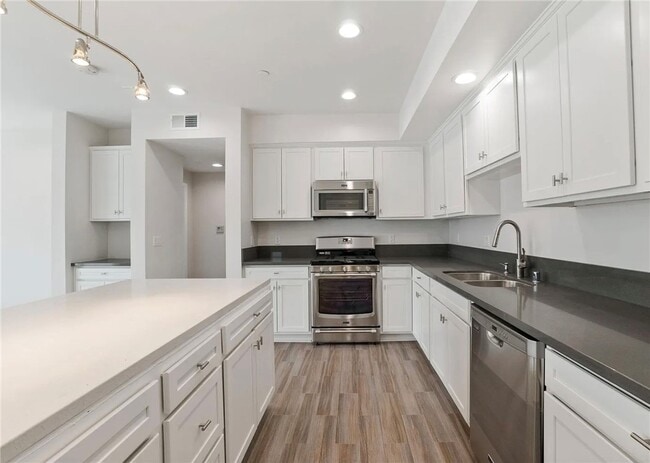 Photo - 5432 Hermitage Ave Unidad 102