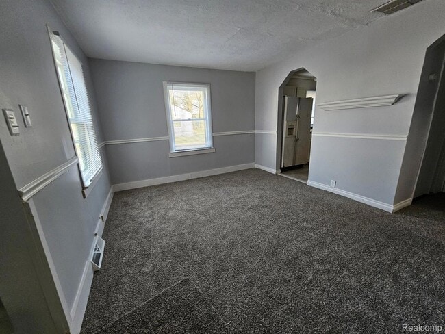 Building Photo - 6828 Meadow Ave