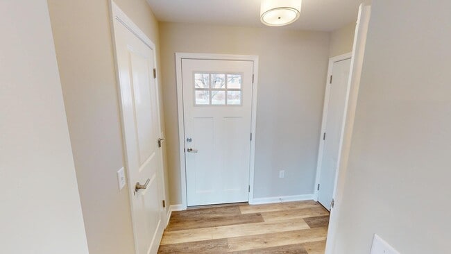 Photo - 513 St George St