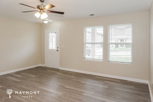 Photo - 152 Whitestone Dr NE