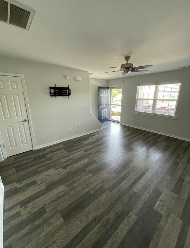Photo - Townhouse in Newport