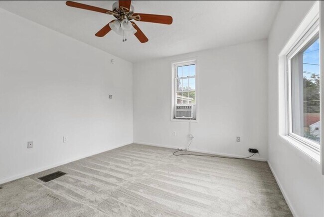 Photo - 2935 Devlin St