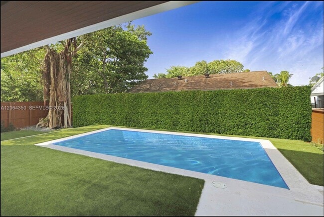 Photo - 330 SW 19th Rd