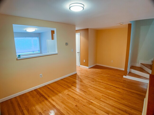 Photo - 214 Perham St