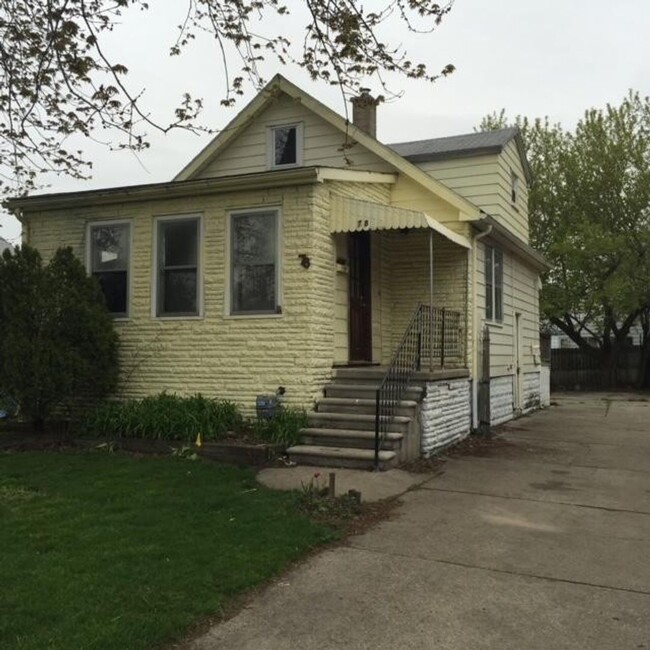 3 Bedroom 1 Bath home in Hazel Park - 3 Bedroom 1 Bath home in Hazel Park