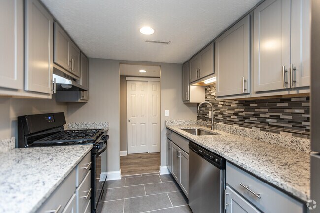 2BR, 1.5BA - 1,015 SF