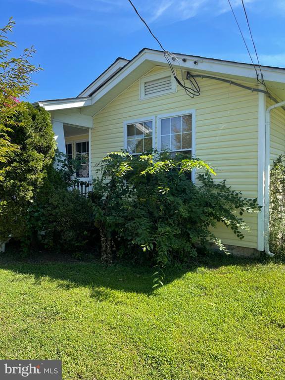 Photo - 404 Livingstone St