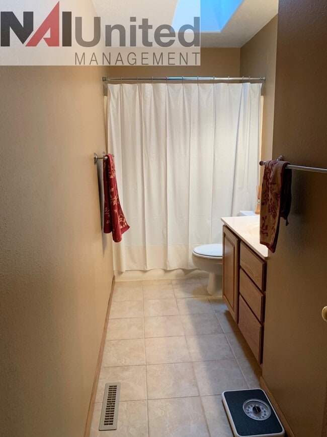Photo - House for Rent 3 BR, 2 bath house, main floor laundry, 2 fireplaces, attached garage, Dakota Dunes