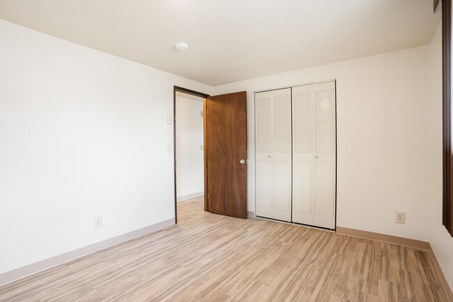 Lookingglass Apartments