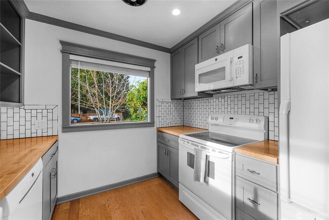 Photo - 10221 16th Ave E