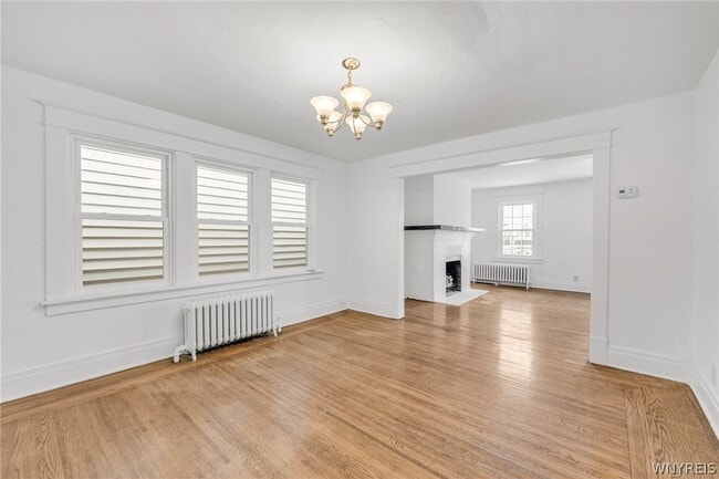 Photo - 2555 Main St