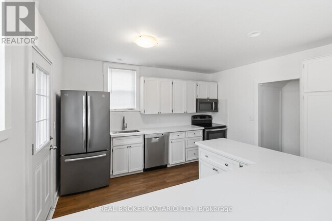 Photo - 295 Plains Rd W