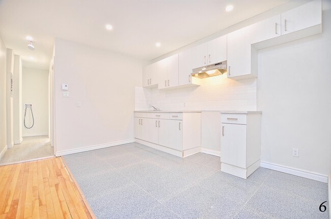 Building Photo - 11740 Av. Pigeon Unit 11740