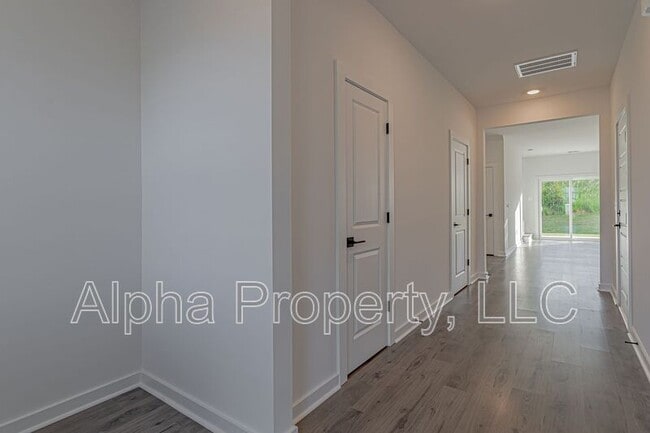 Photo - 1451 Darrowby Wy