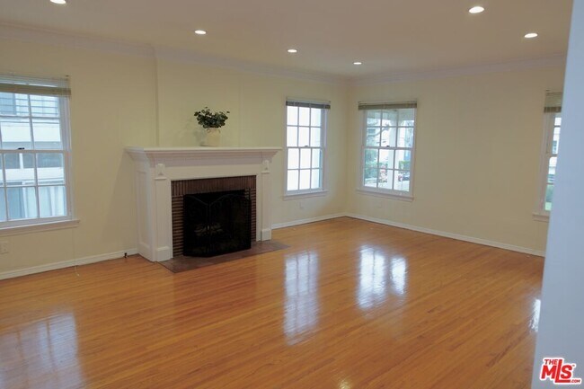 Photo - 906 Croft Ave