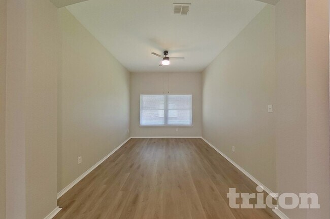 Photo - 522 Golden Bell Dr