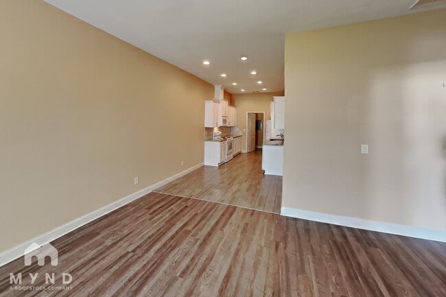 Photo - 302 Bedford Bay Ln