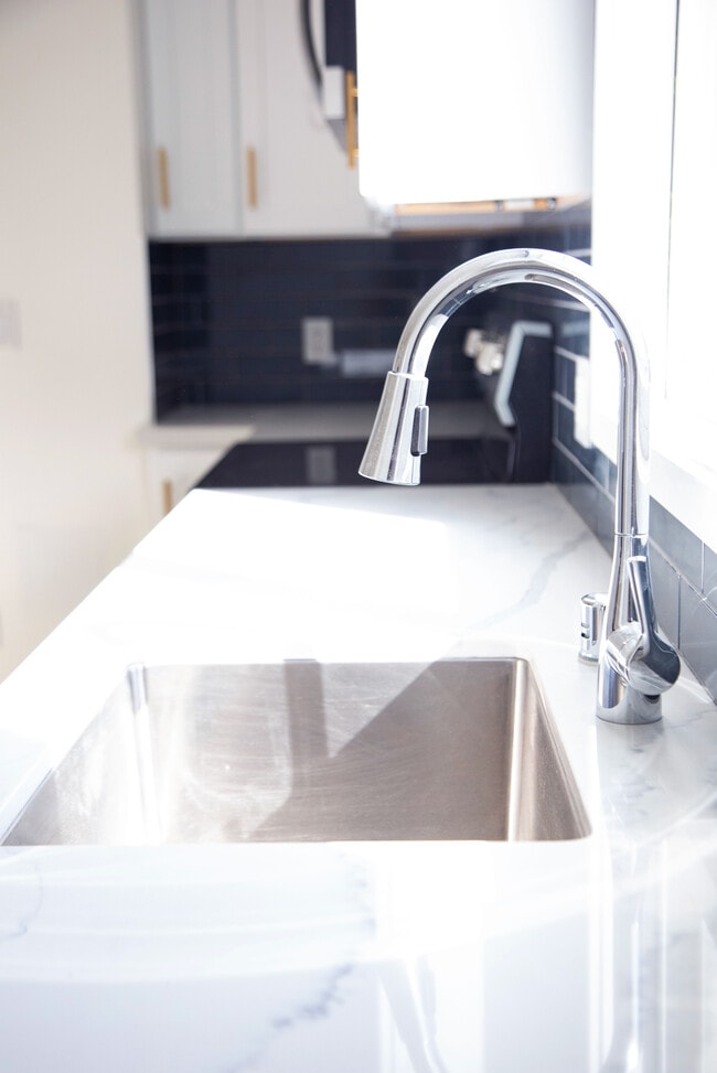 Countertop / Sink - 402 Lee Street