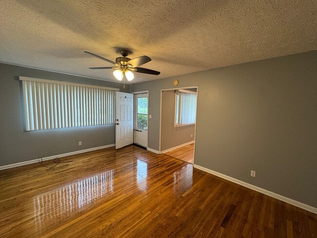 Photo - 3243 W 52nd St
