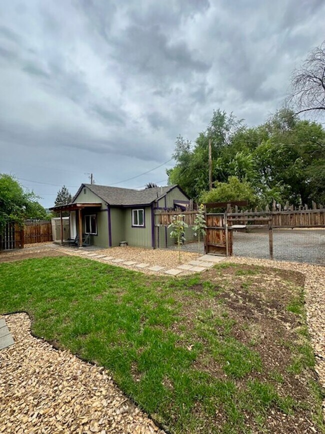 Photo - Great one bedroom unit in mid-town! A mus... House