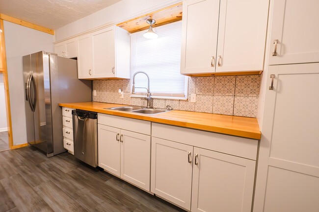Photo - Beautiful 3-bed, 1-bath Home Available in ...