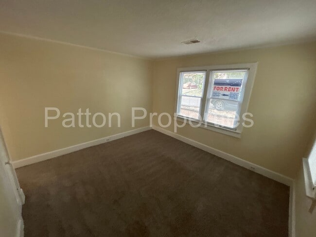 Photo - 1401 Kinderway & 4300-4302 Wentworth - Inside CoC - R09214-07-01 Unidad 4300