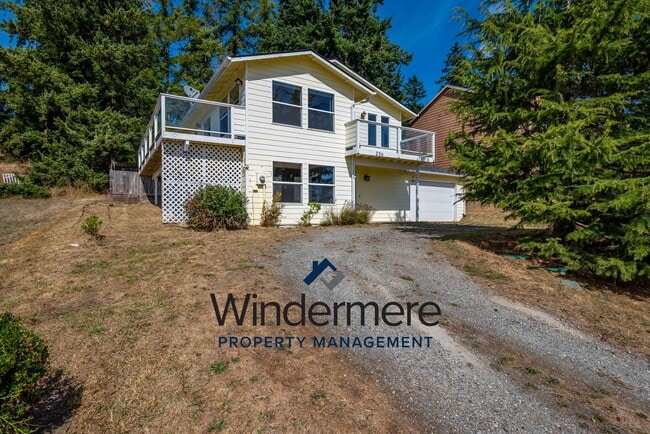 Building Photo - 3 Bedroom 2 Bath + Bonus Room Home with Stunning Water Views in Admirals Cove