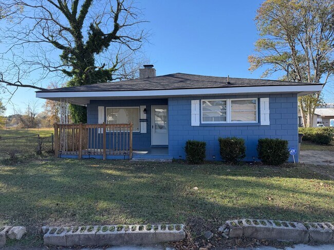 Photo - 3 Bedroom House - Large Storage Building a...