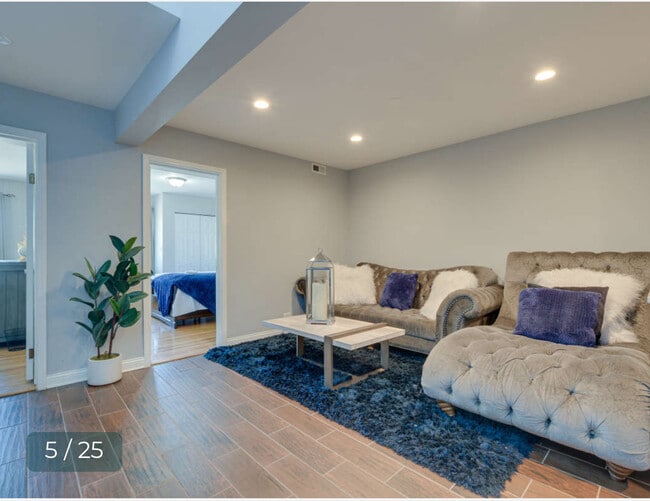Building Photo - 8136 S Kedzie Ave Rental