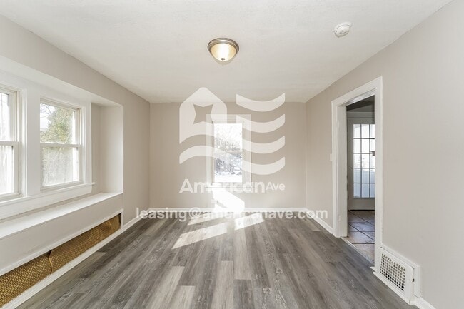 Photo - 400 Noble Ave