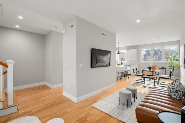 Photo - 123-125-125 Centre St