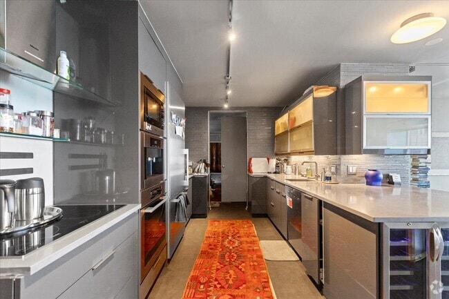Building Photo - 2400 N Lakeview Ave Unit 2022 Rental