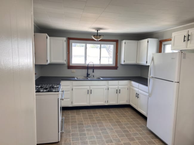 Building Photo - 115 3rd St