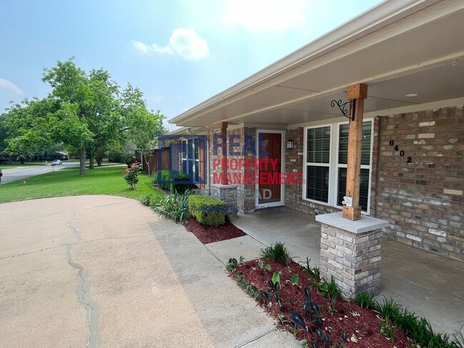 Building Photo - Great Location - 2 Bed/2 Bath Home with Patio