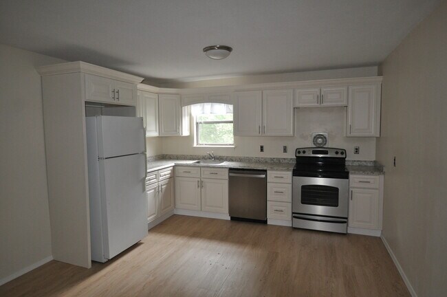 Photo - 2 Fairfield Ave Unidad Roseanne