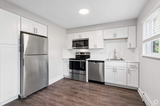 2BR, 1BA - 750SF - Kitchen