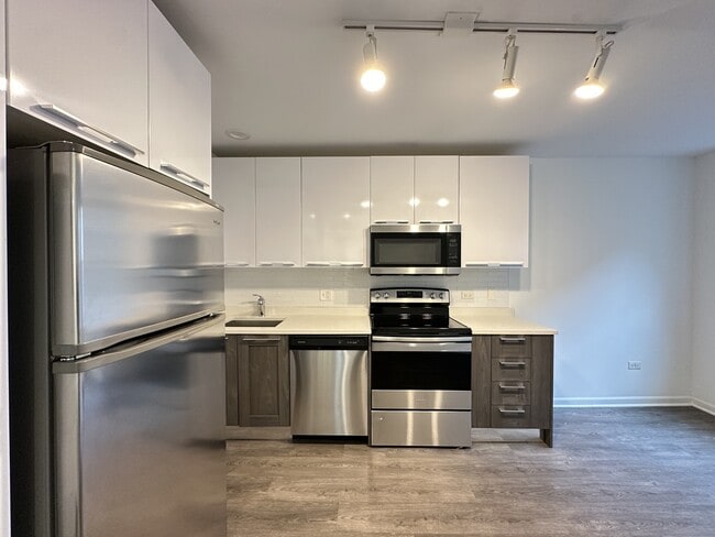 Photo - 940 W Winona St Unit 903