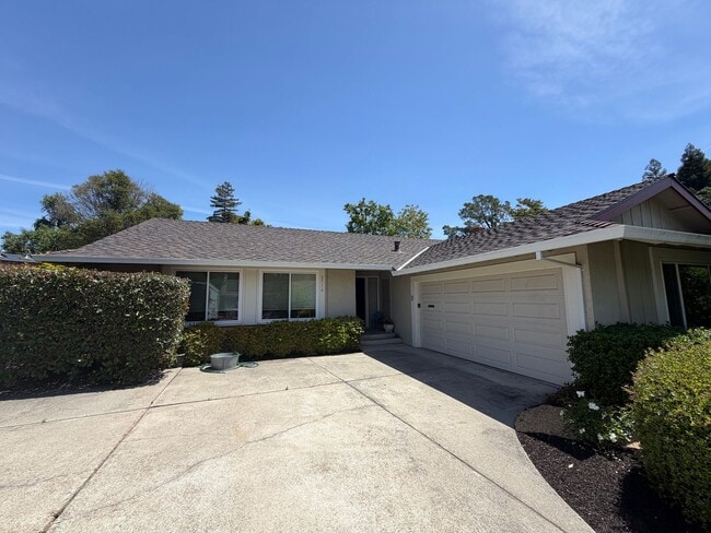 Building Photo - 3 Bed 2 Bath In Livorna Estates