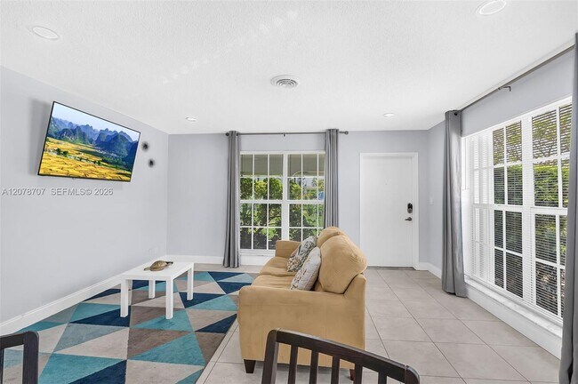 2160 NE 56th St Unit 1