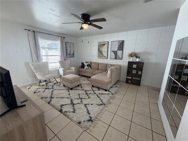 Photo - 15219 Westminister Ave