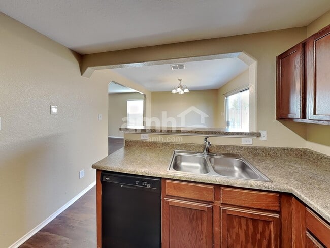 Photo - 9247 Pacific Maple