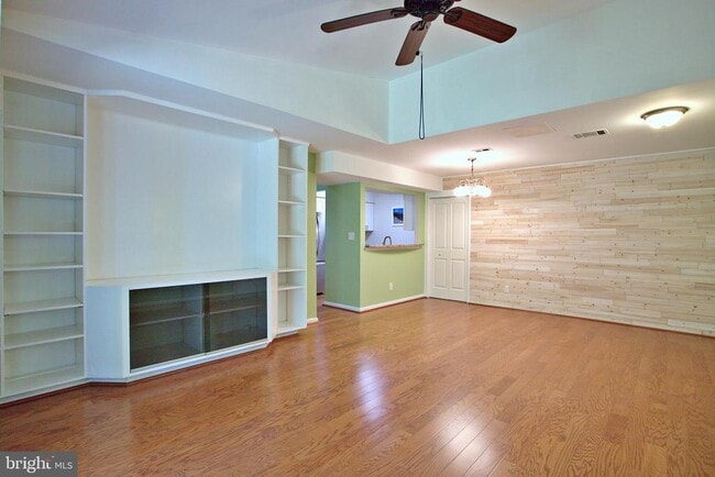 Building Photo - 13573 Orchard Dr Unit 3573