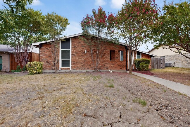 Photo - 2105 Victoria Rd